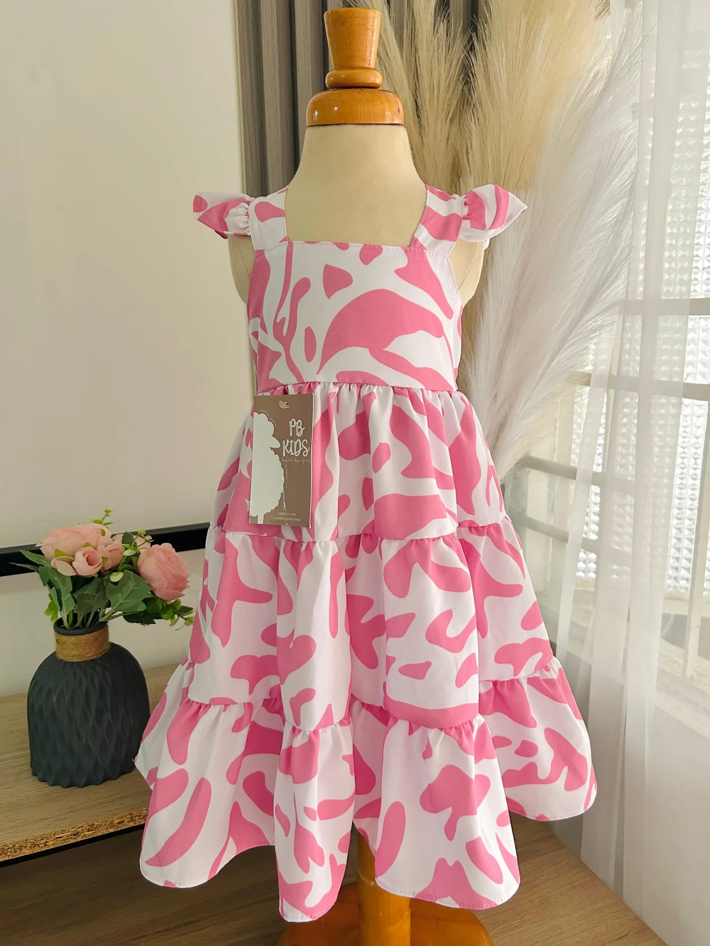 vestido-rosado-con-detalles-en-las-mangas_babyrex_01_1c678c63.webp