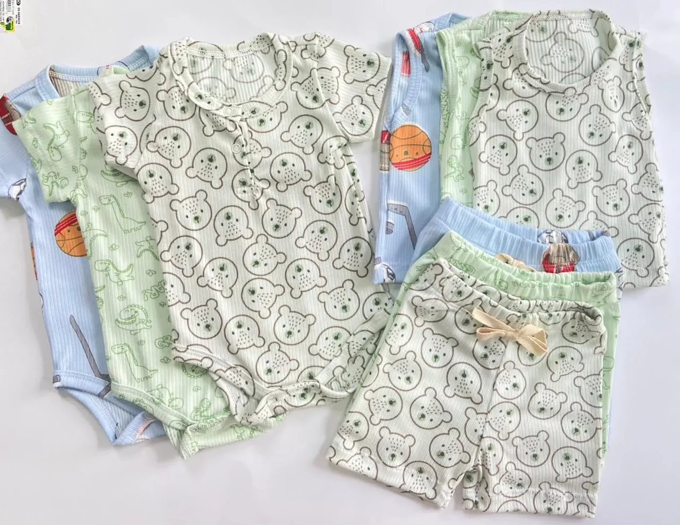 set-x-3-multiusos-body-camisillas-y-short-de-nino_babyrex_01_dafee80a.webp