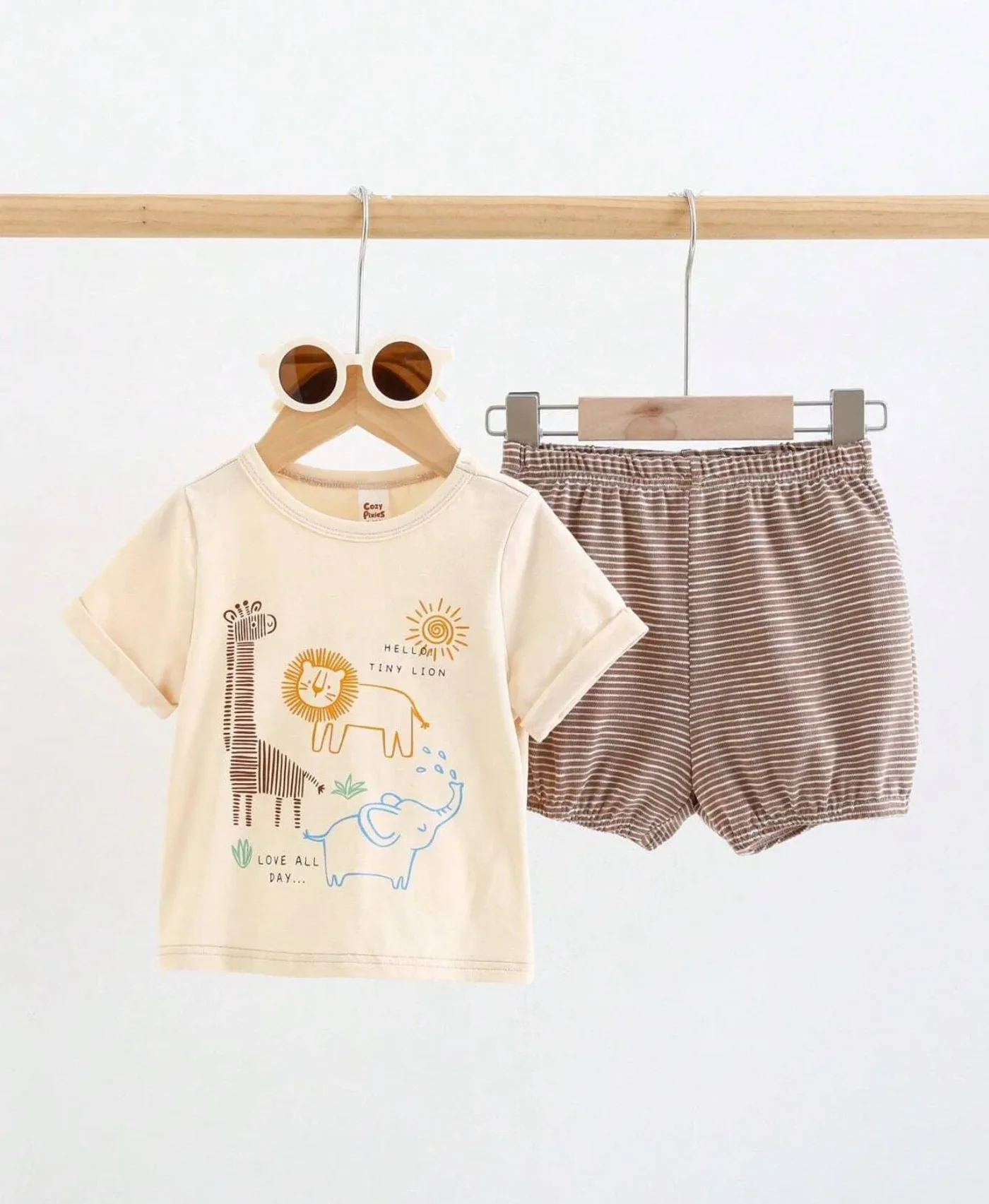 conjunto-safari-beige-con-cafe_babyrex_01_5b8ce140.webp