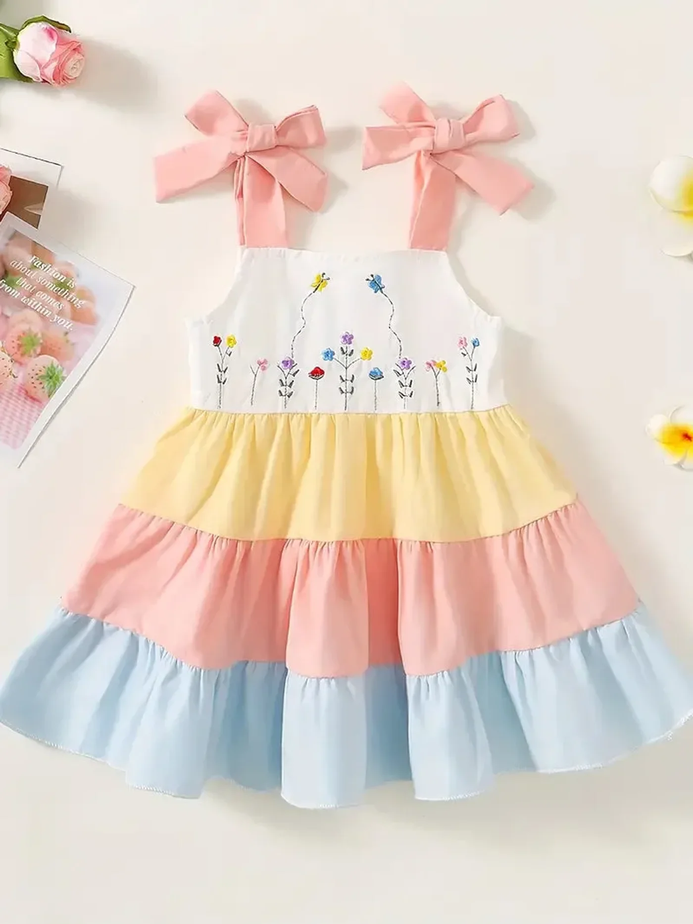 vestido-arcoiris-amarillo-azul-rosado_babyrex_01_43511cff.webp
