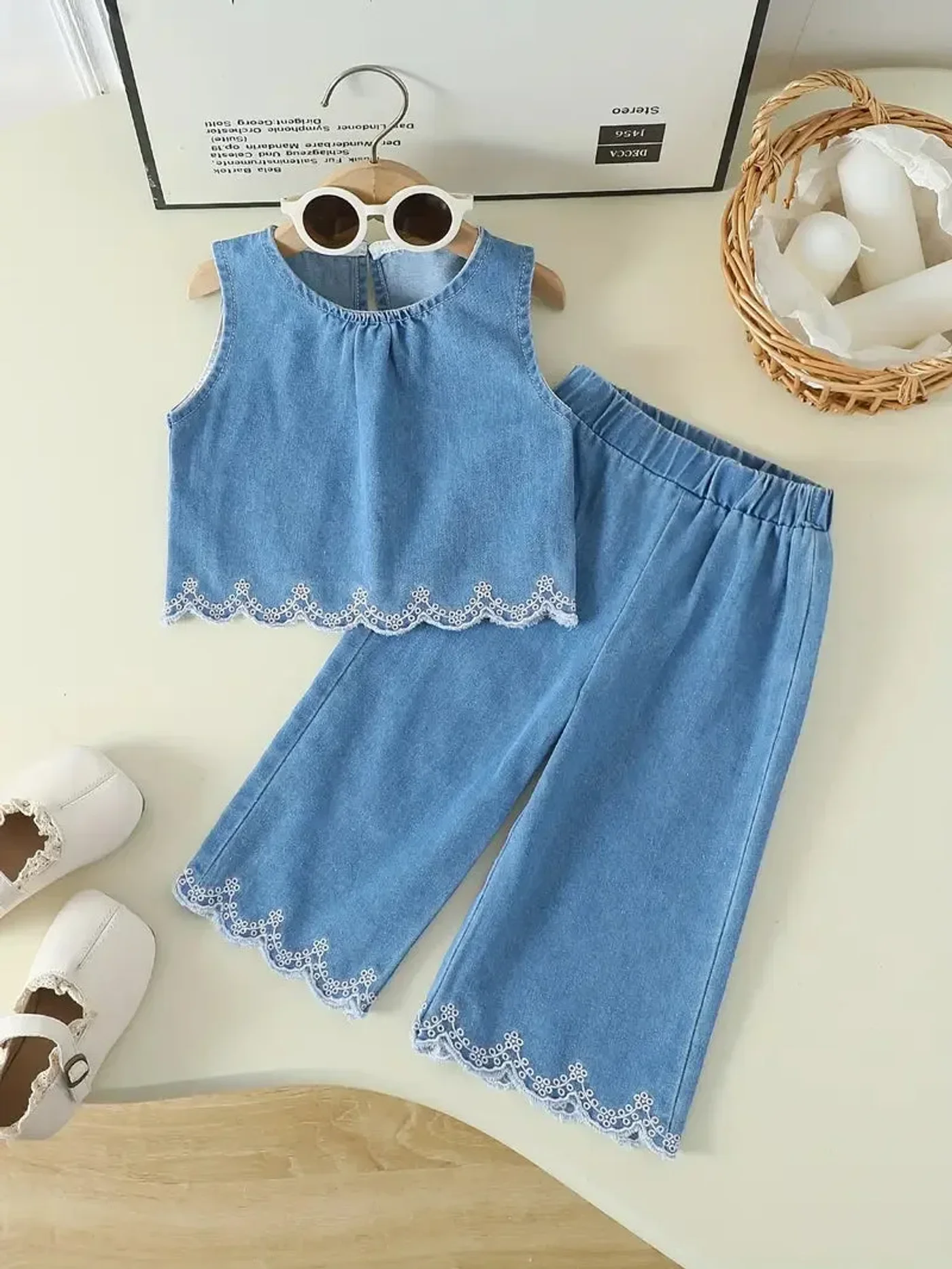 conjunto-en-jeans-de-2-piezas-pantalon-bota-campana_babyrex_01_2d0a7deb.webp
