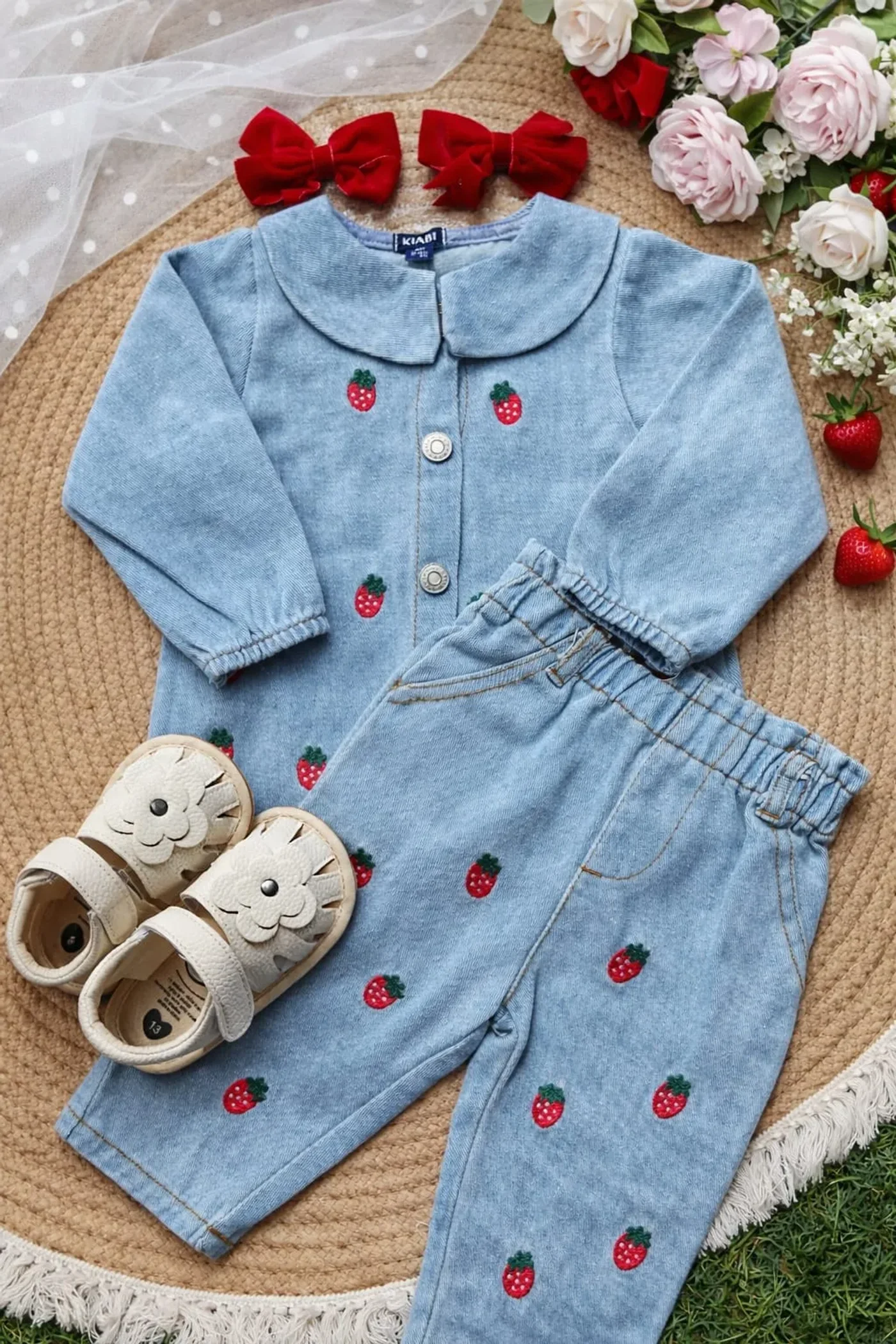 conjunto-en-jean-de-fresas-para-bebe-nina_babyrex_01_0abaeb26.webp