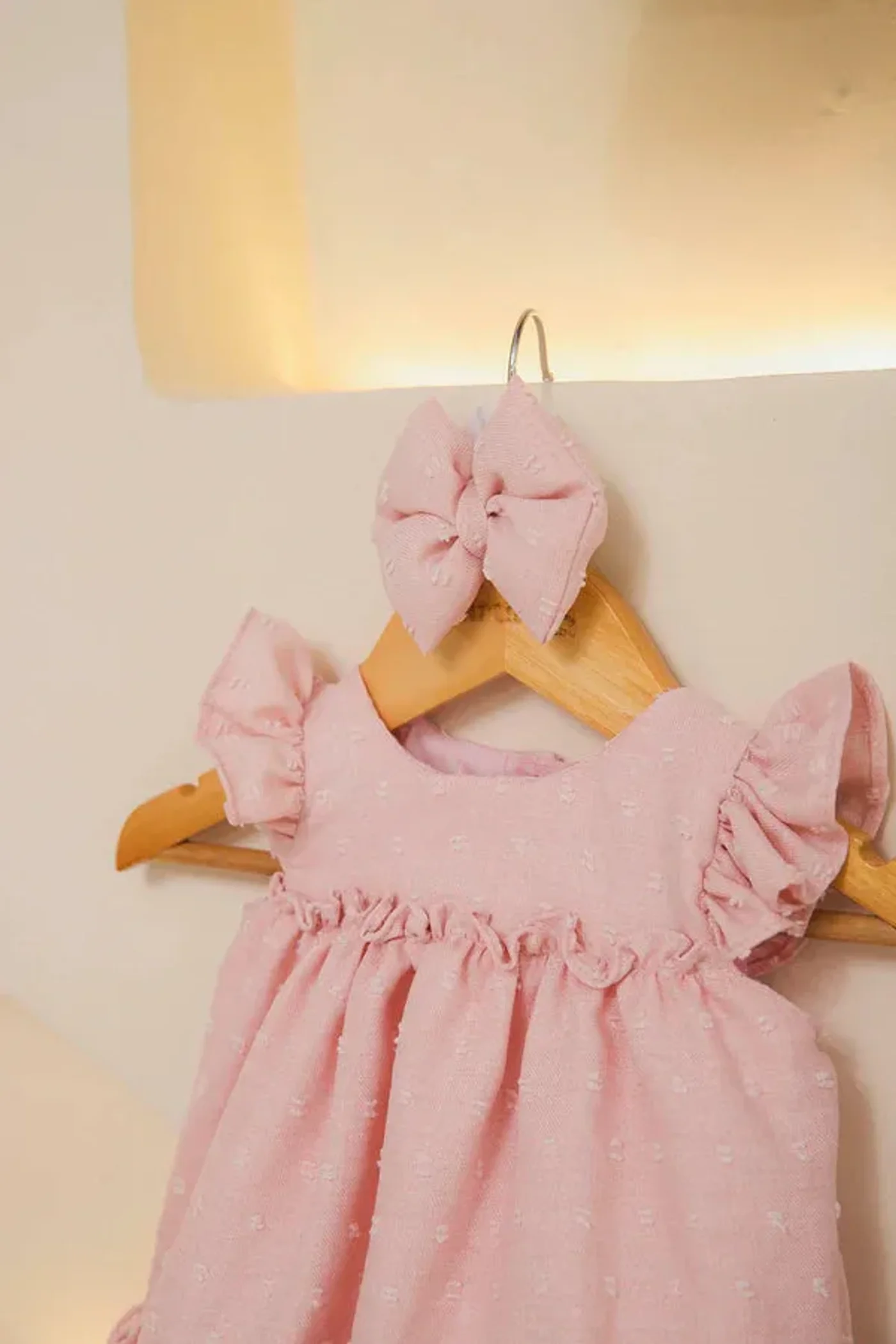 vestido-rosado-con-short-y-diadema-para-bebe-nina_babyrex_01_7e707847.webp