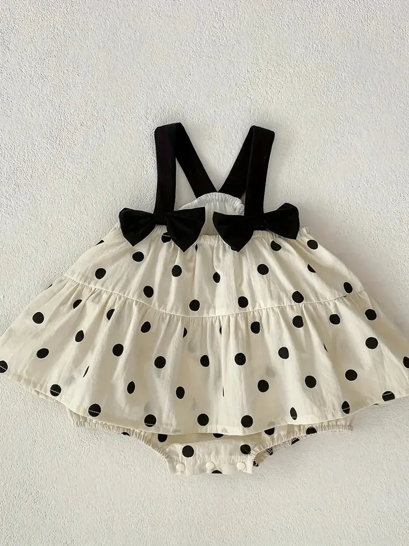 vestido-beige-con-pepitas-negras-con-cubre-panal-interno_babyrex_01_2a66c1e9.webp