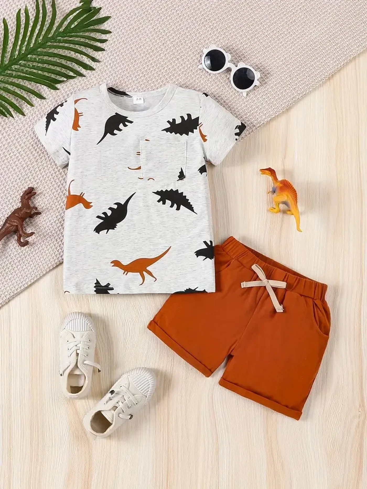 conjunto-de-camisa-y-short-dino-gris-con-naranja_babyrex_01_2dc357b0.webp