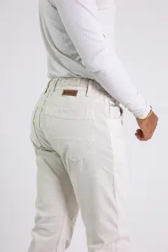 Jogger Clásico Marfil Ref 7