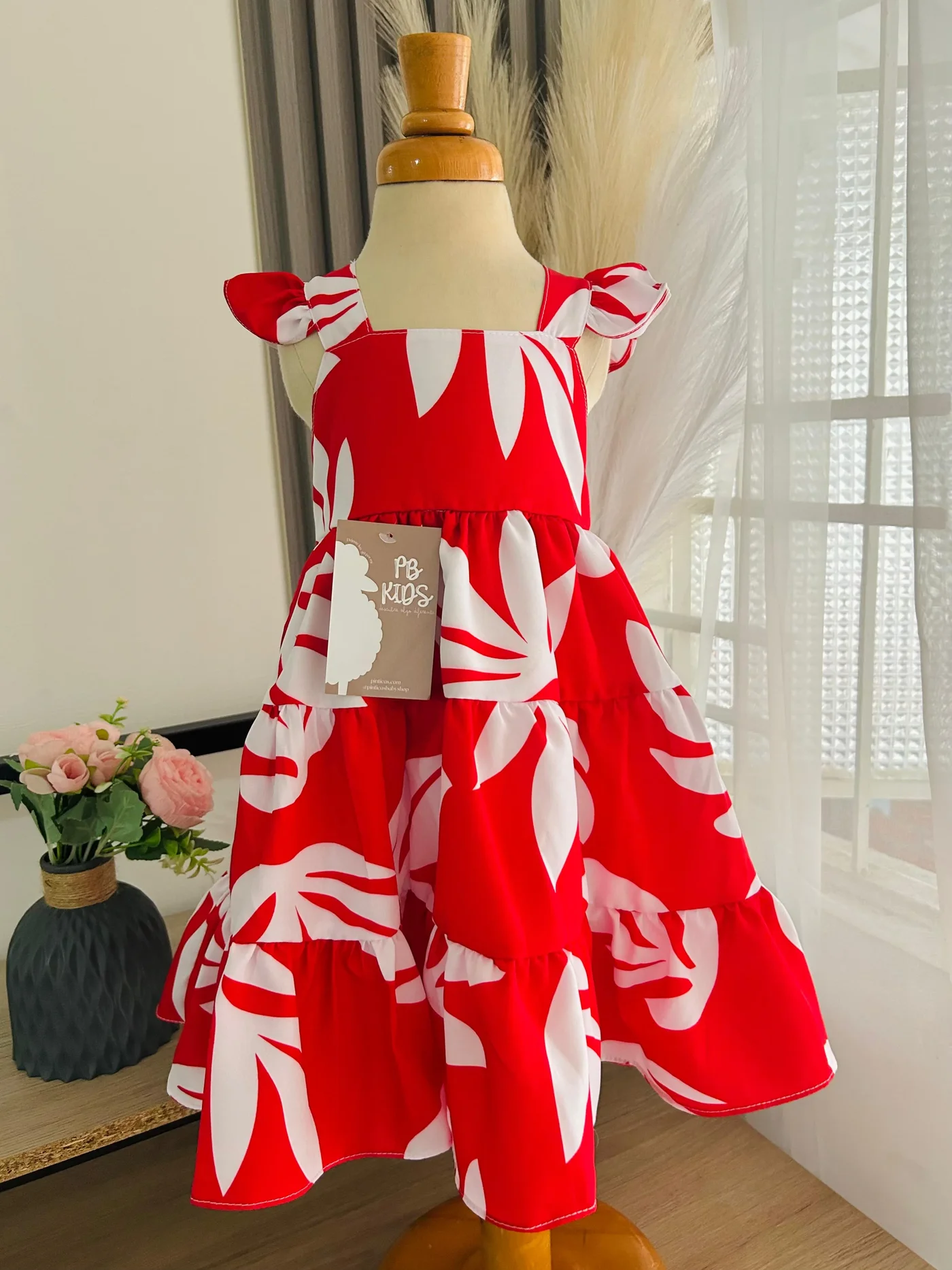 vestido-rojo-con-detalles-en-las-mangas_babyrex_01_0c55ab09.webp