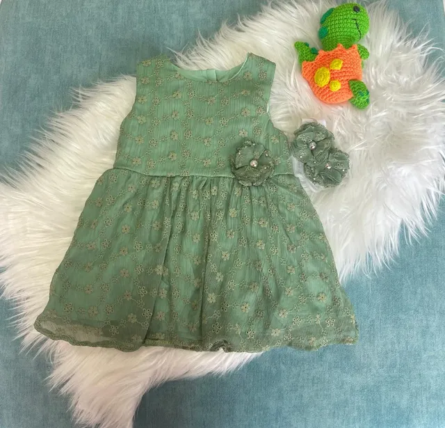 Vestido Verde con Detalles de Encaje Con Short y Diadema