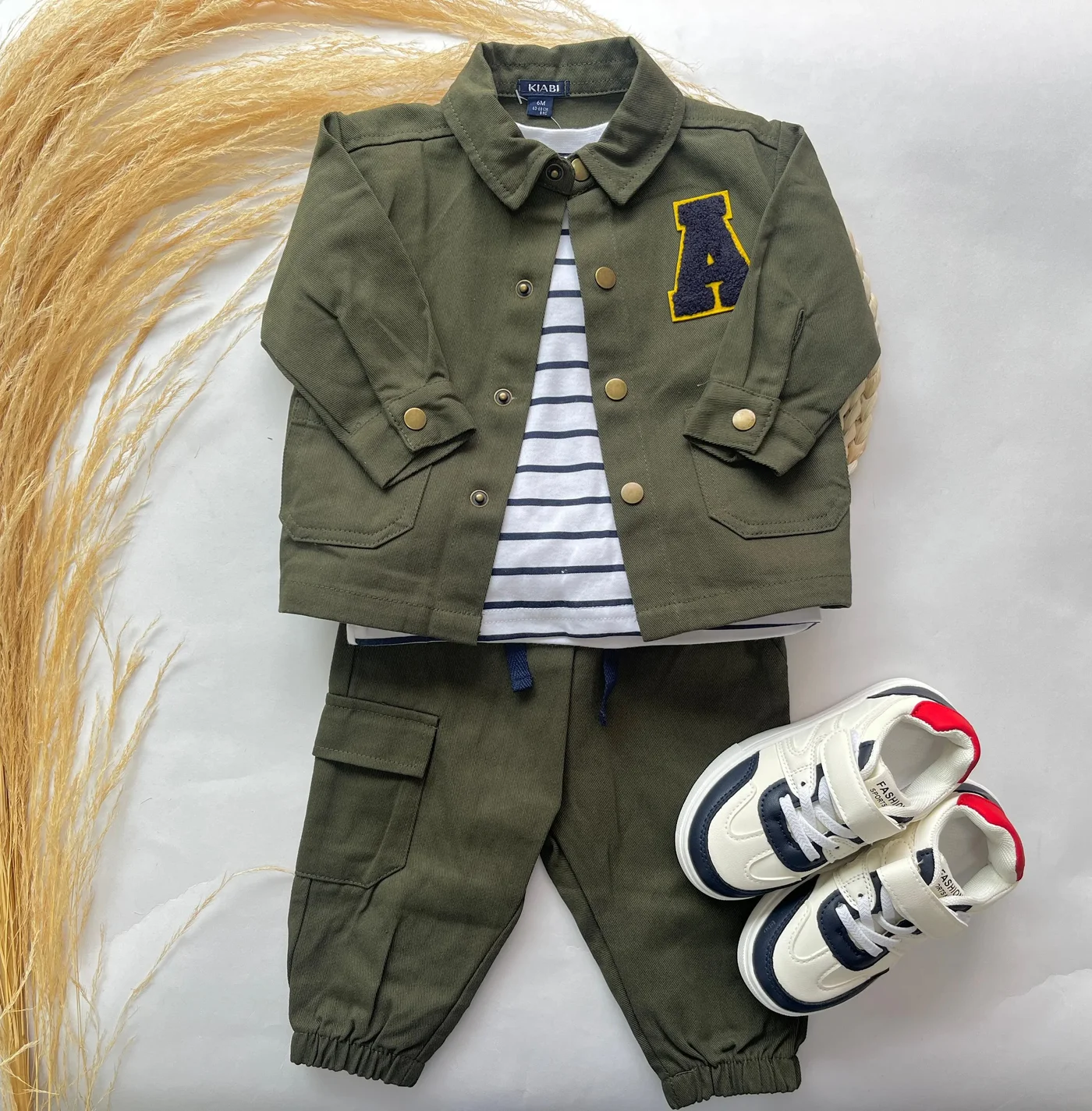 conjunto-de-tres-piezas-pantalon-buzo-y-chaqueta-verde-militar_babyrex_01_bb6ce866.webp