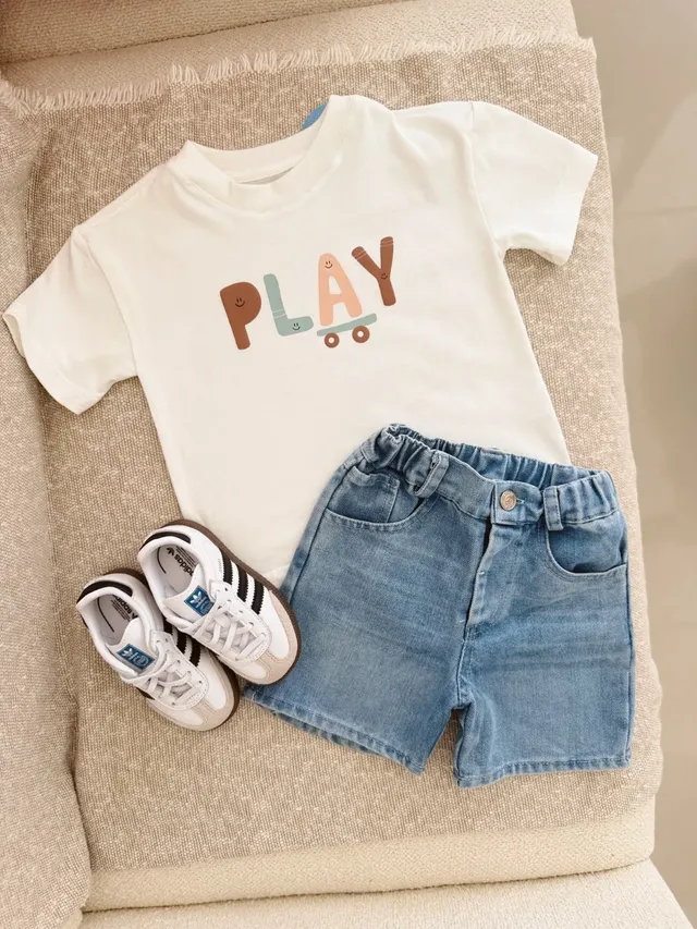 conjunto-short-en-jean-con-camisa-oversize-en-color-negra-y-blanca_babyrex_02_77118a1b.webp