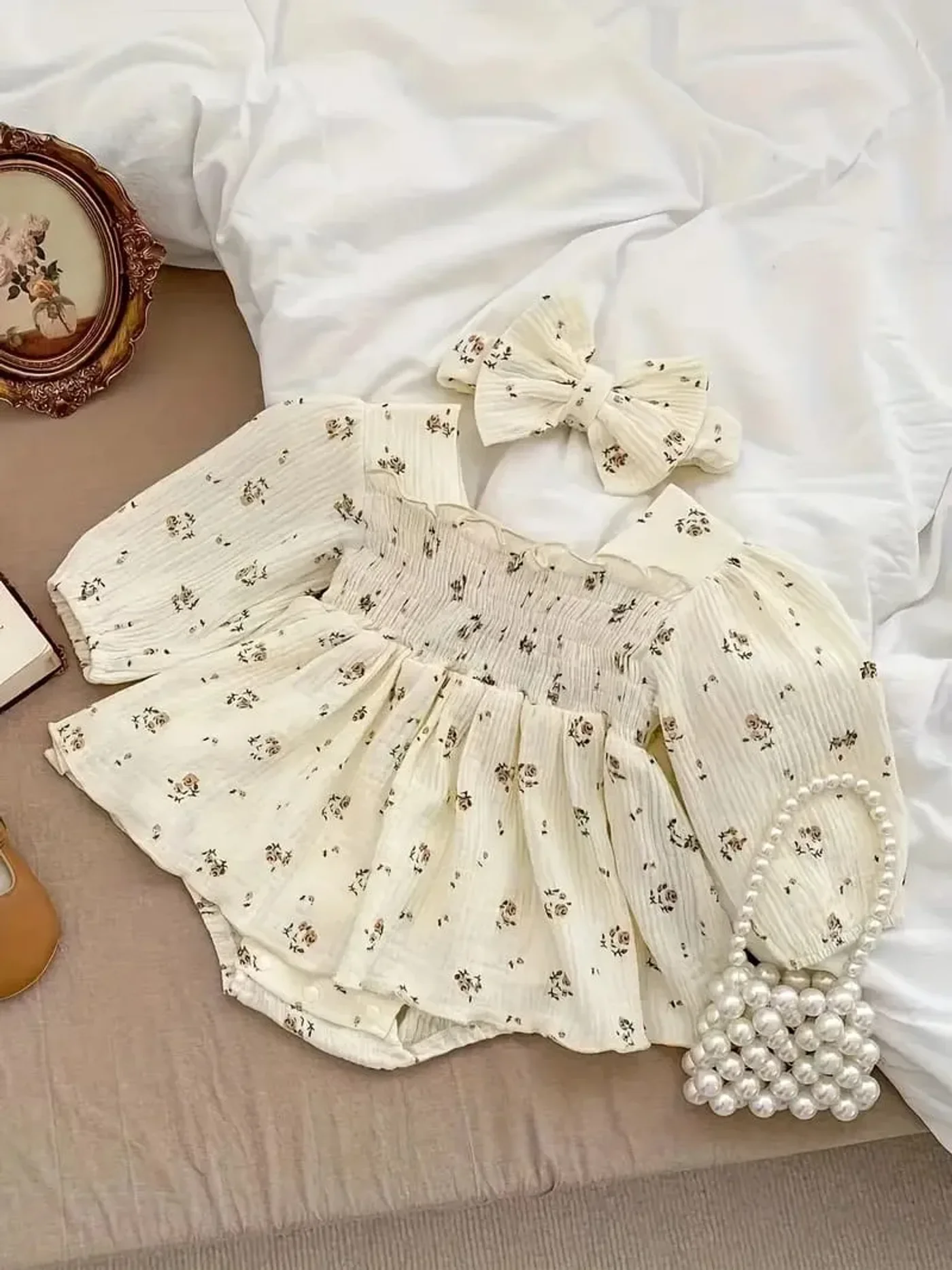 vestido-beige-floral-con-diadema-para-bebe-nina_babyrex_01_7c491778.webp