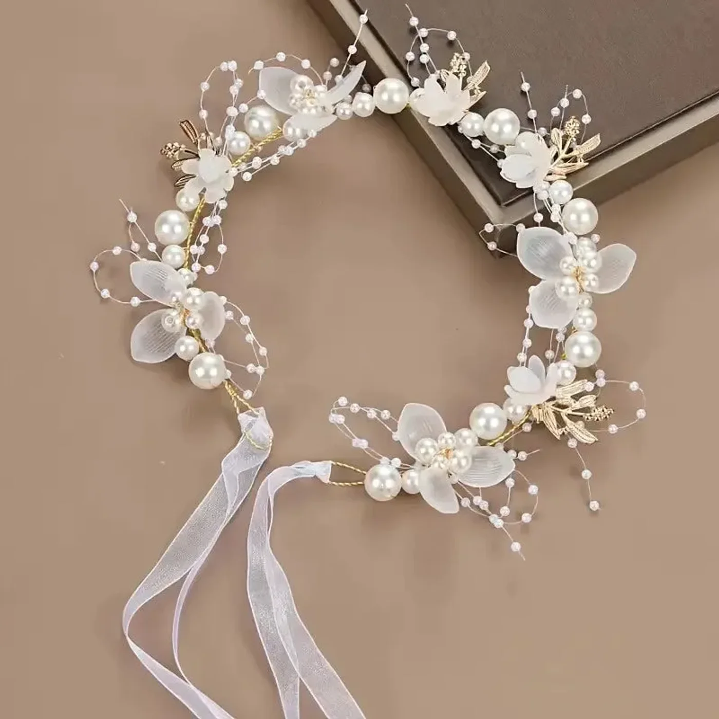 diadema-blanca-con-dorado-elegante-para-bebe-nina_babyrex_01_c9f3400d.webp