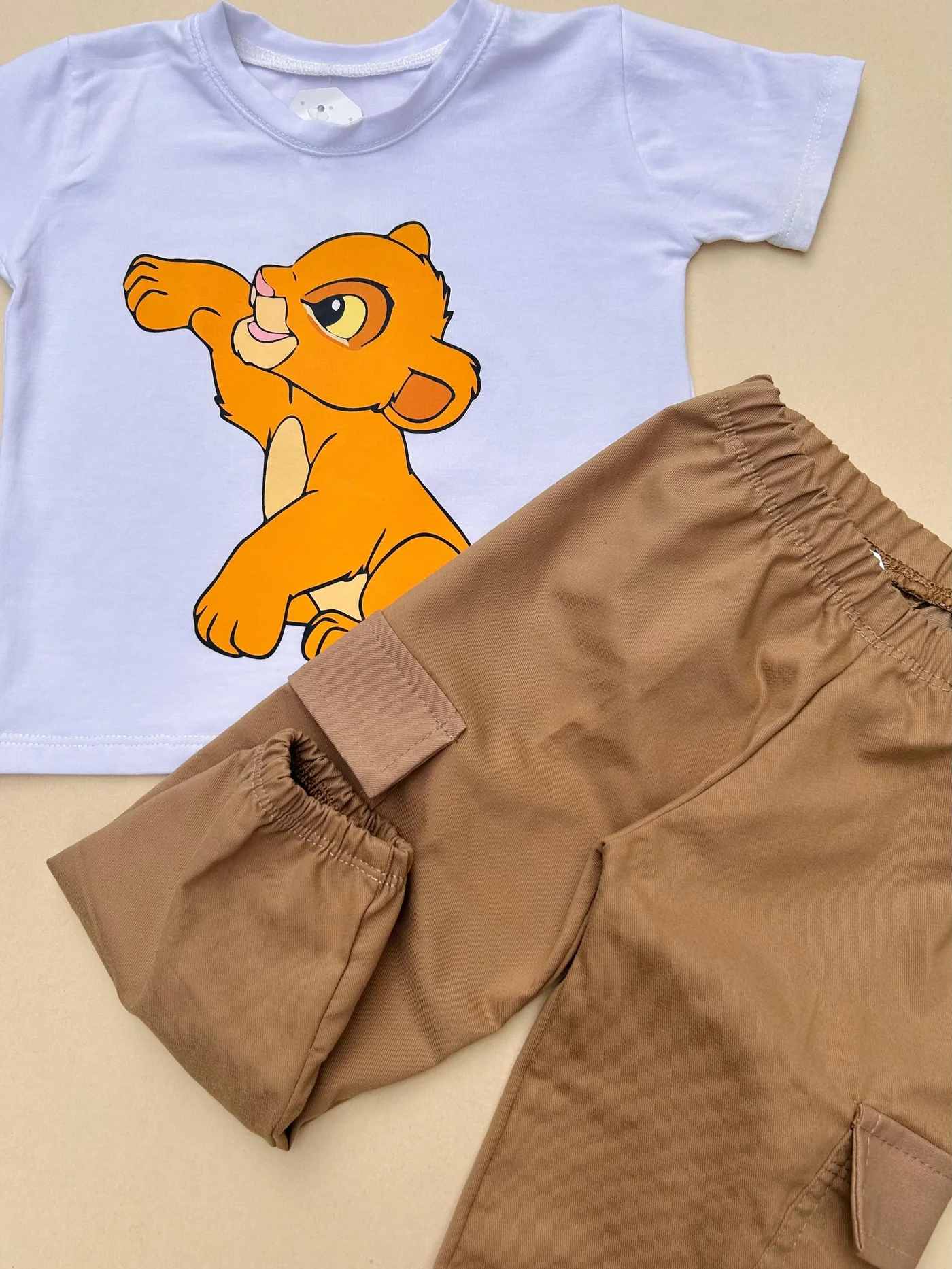 conjunto-jogger-leon-blanco-con-marron_babyrex_01_7bd9f8c8.webp
