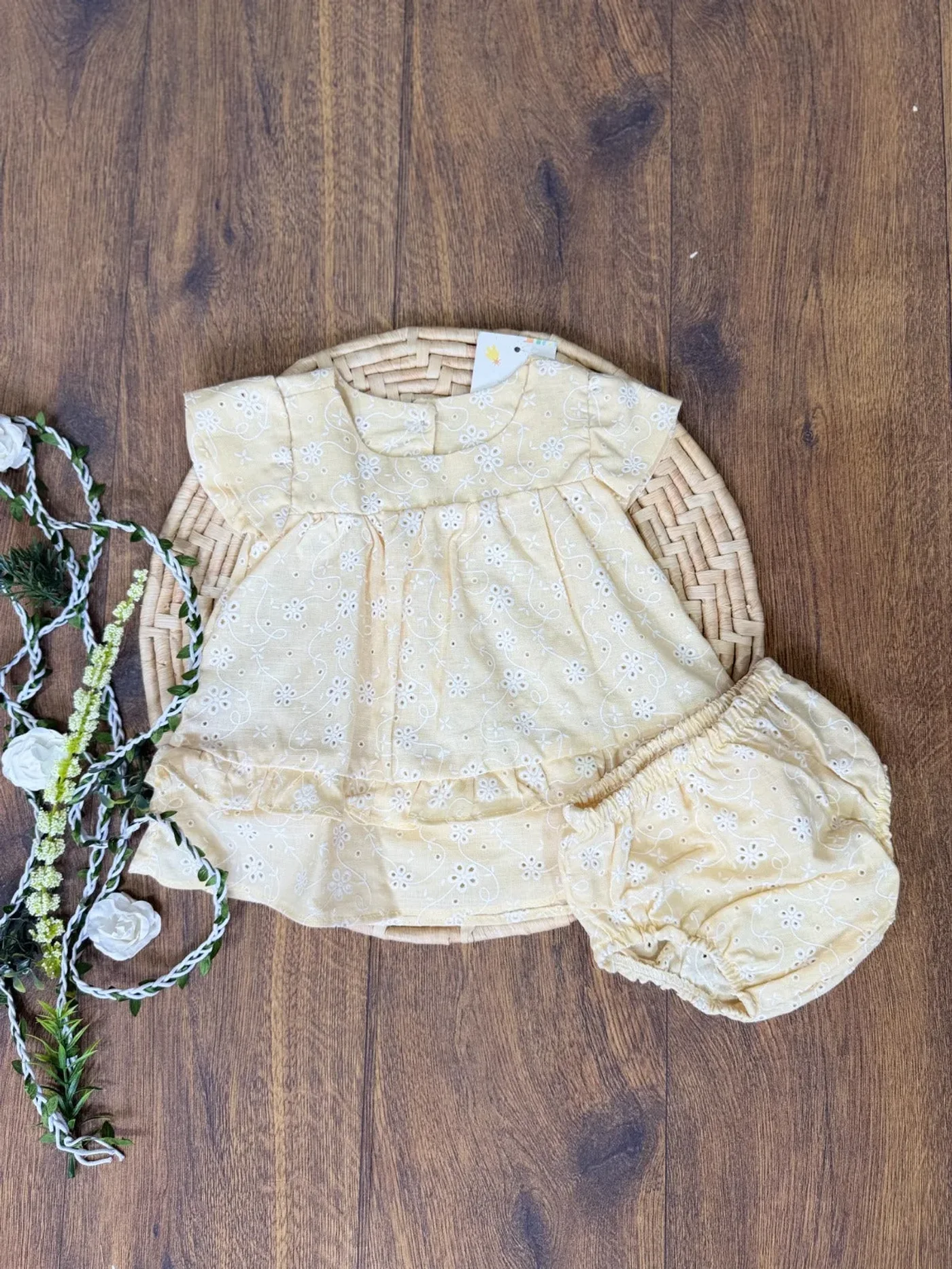 conjunto-de-dos-piezas-en-ojalillo-amarillo_babyrex_01_ea2e7958.webp