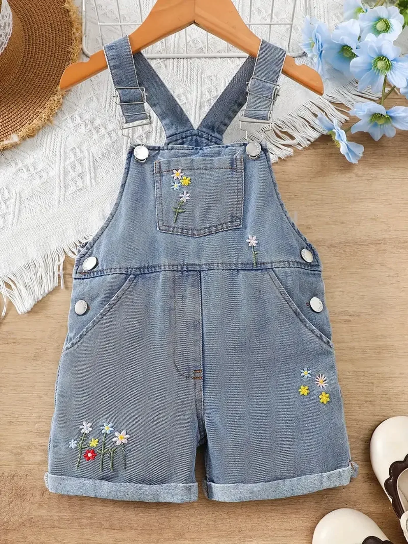 braga-en-jeans-con-toques-de-flores_babyrex_01_17cd9948.webp