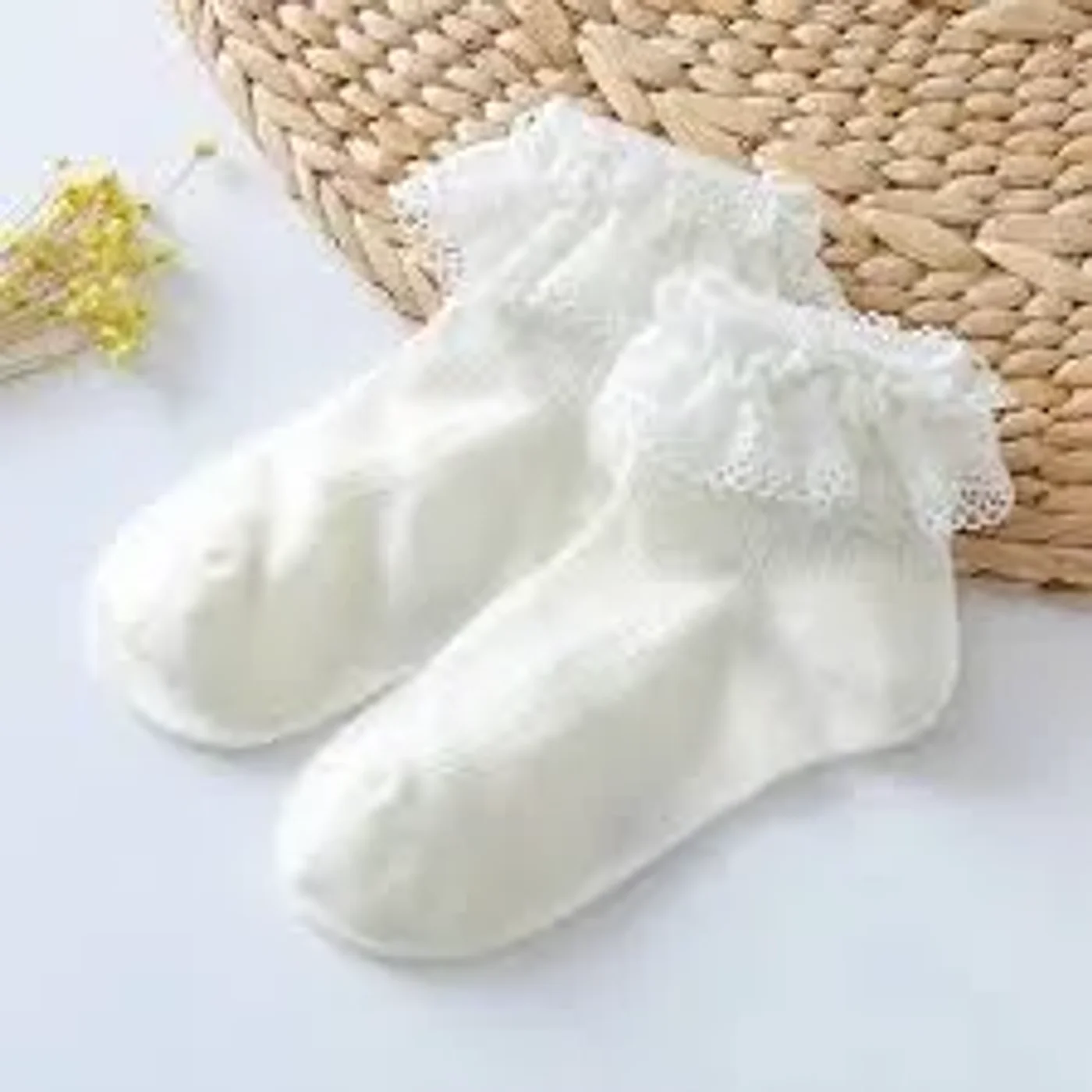 medias-corta-con-volantes-blanca_babyrex_01_c6cbc1c7.webp