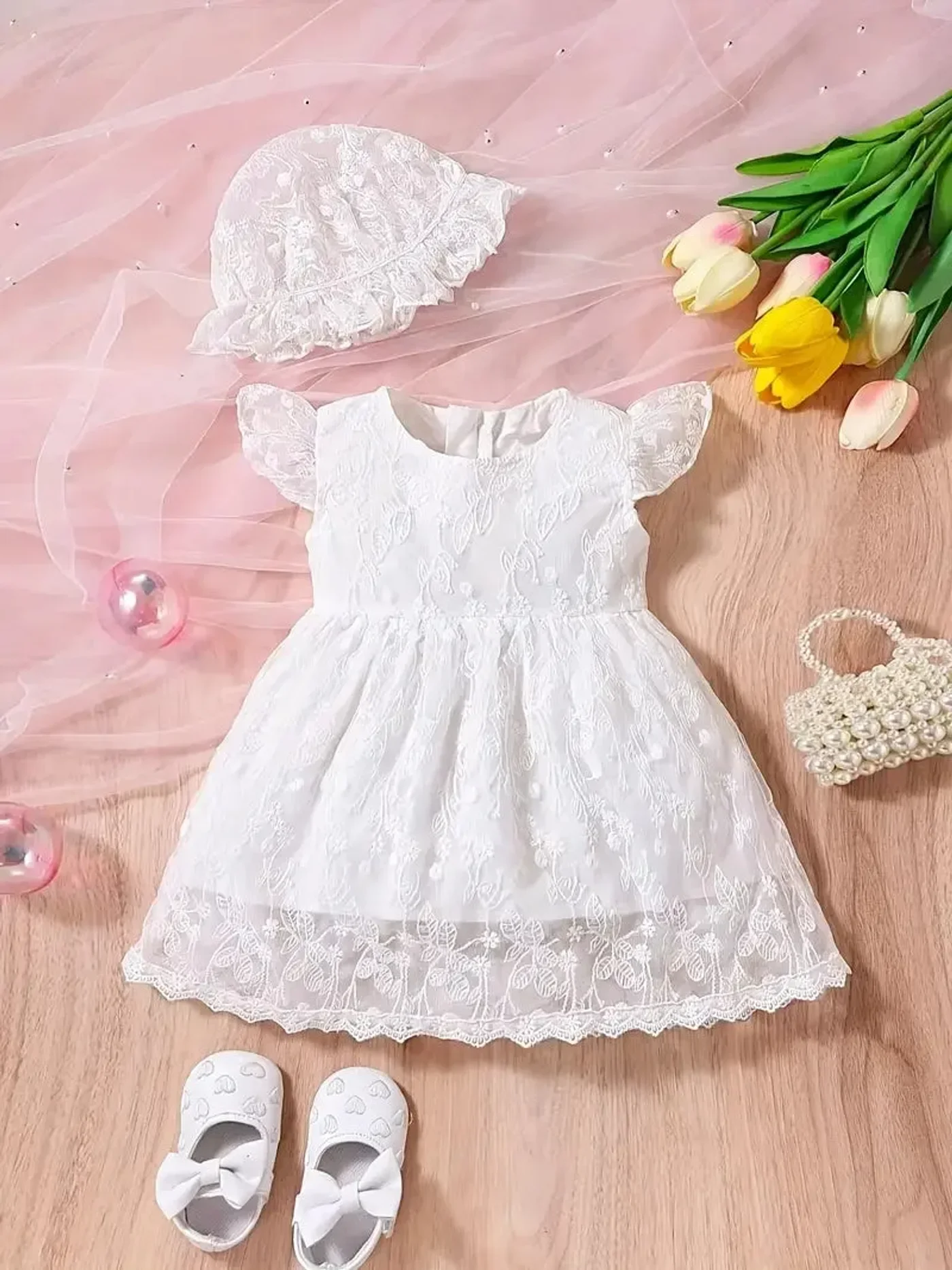 vestido-blanco-con-detalles-y-gorrito-para-bautizo-para-bebe-nina_babyrex_01_0c9903d5.webp