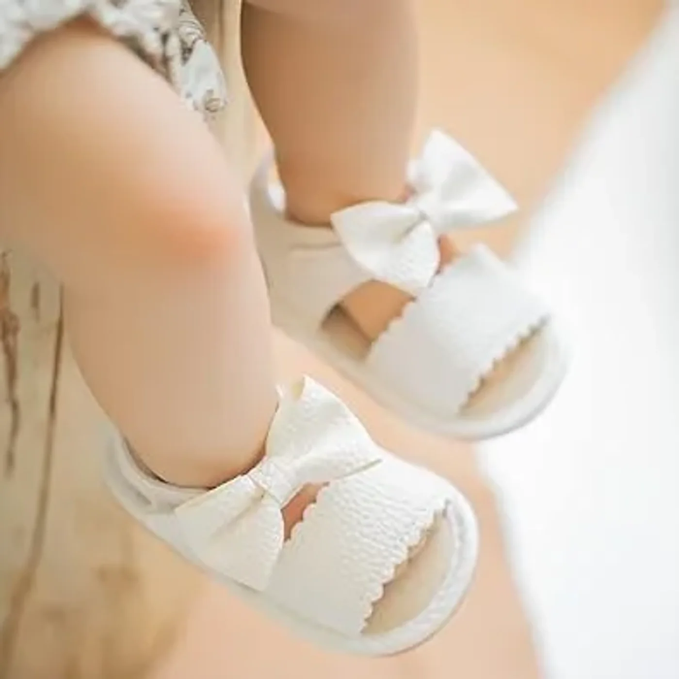 sandalias-blancas-para-bebe-nina_babyrex_02_a7a9f008.webp