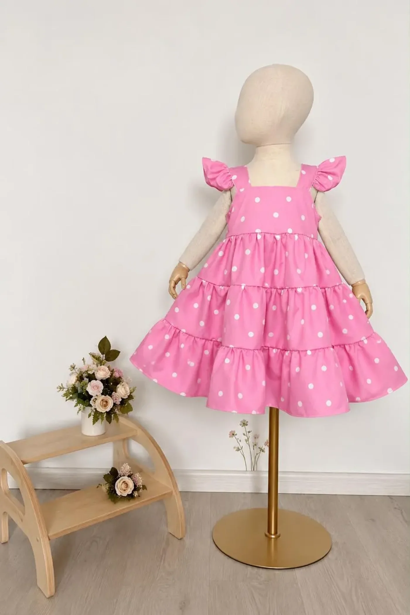 Vestido Rosado De Pepas De Niña