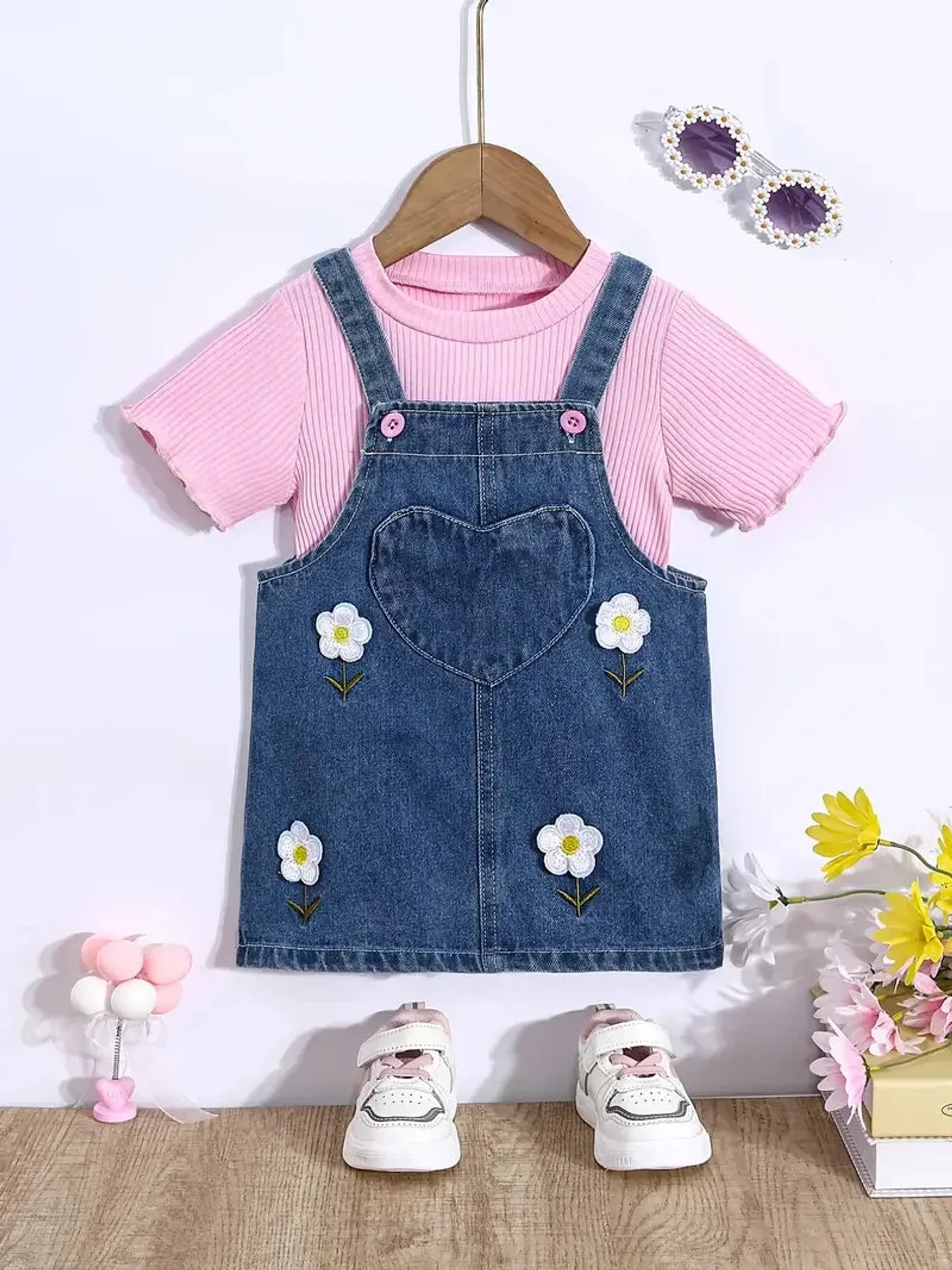 jardinera-en-jeans-con-camisa-rosada_babyrex_01_ae652ebe.webp