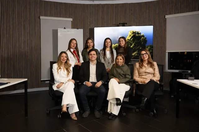 Equipo de la firma reunido