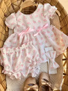 Vestido De Flores Con Cubre Pañal y Diadema