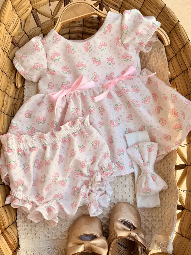 Vestido De Flores Con Cubre Pañal y Diadema