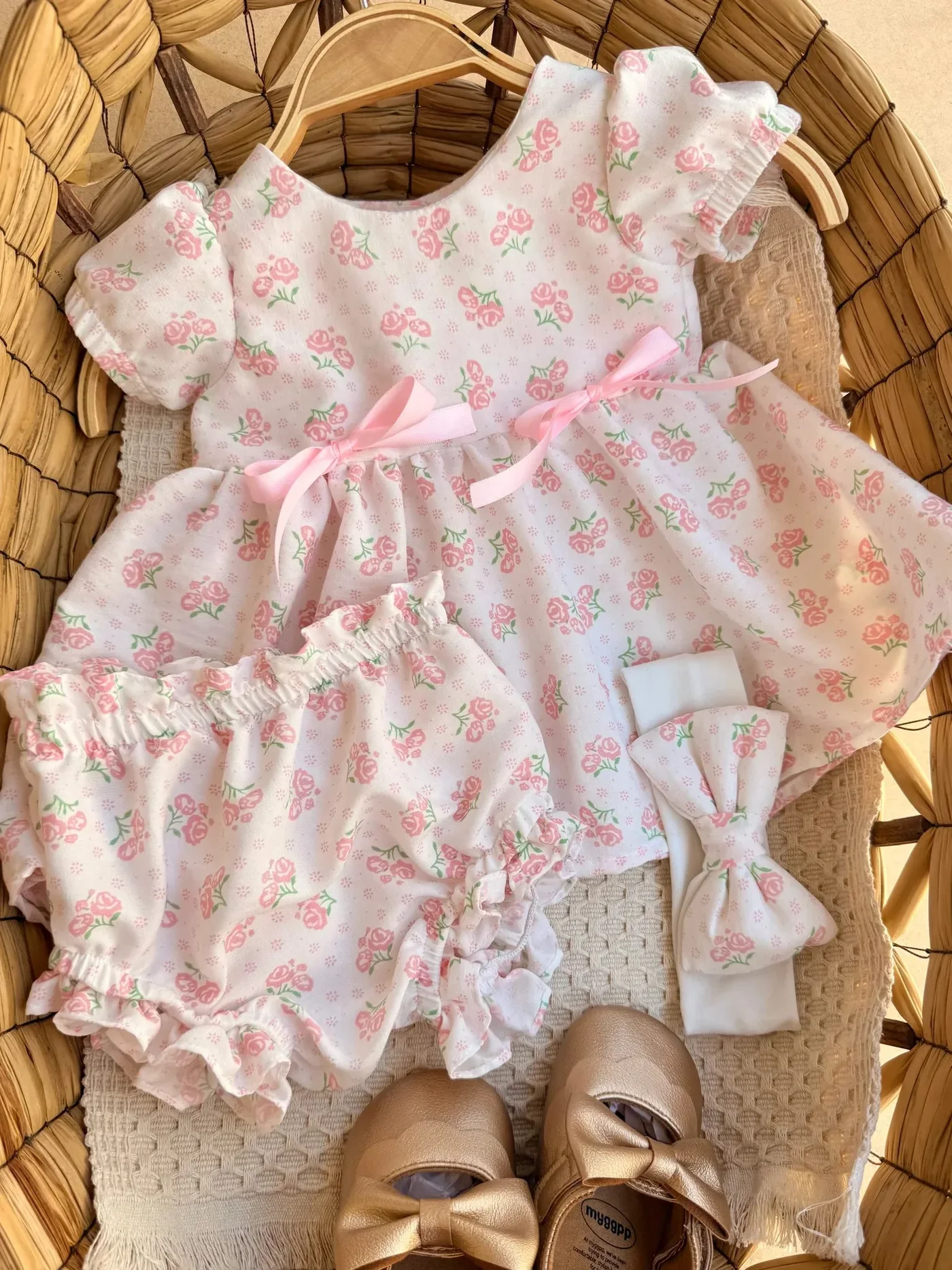 vestido-de-flores-con-cubre-panal-y-diadema_babyrex_01_6e221e91.webp