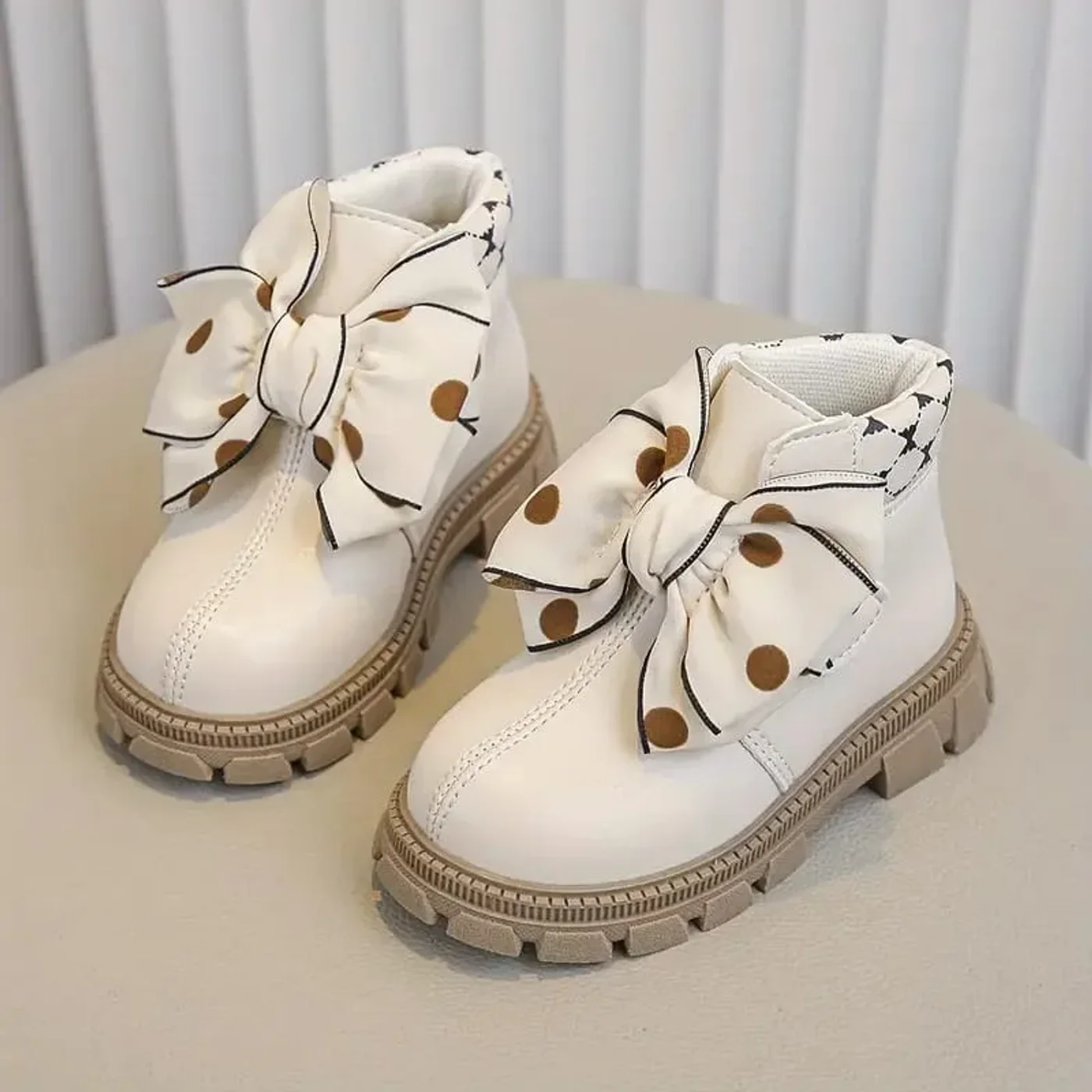 botas-suela-dura-con-mono-para-nina_babyrex_01_f2373d3b.webp