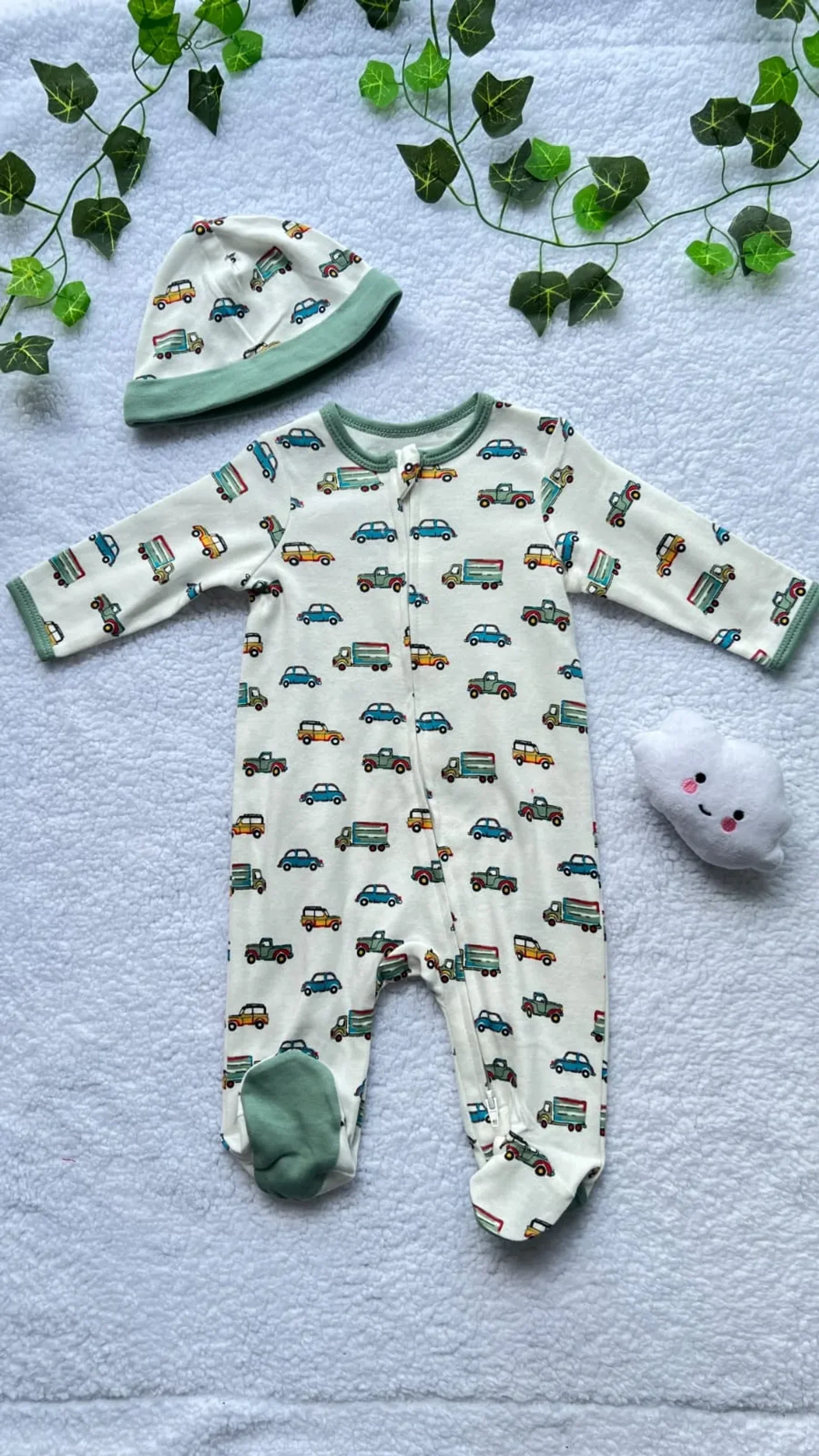 pijama-de-carros-verde-con-gorro_babyrex_01_224bb81e.webp