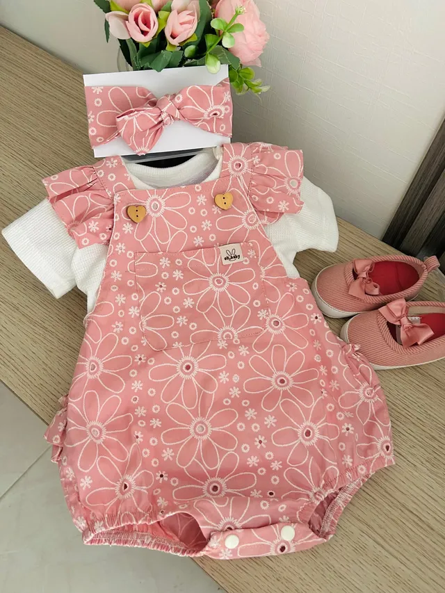 Asoleador con Camisa Blanca y Diadema Salmon