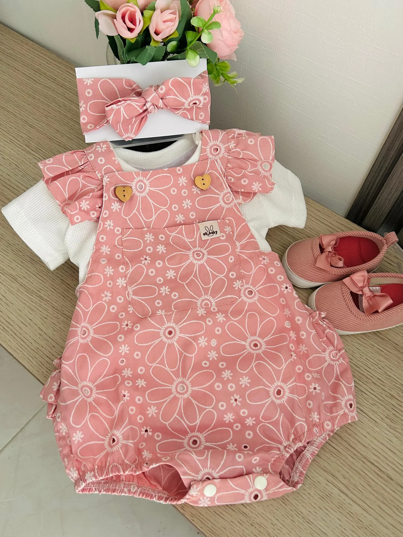 asoleador-con-camisa-blanca-y-diadema-salmon_babyrex_01_72251fca.webp