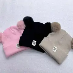 Gorro con Pompones Abrigador Rosado, Gris, Café, Negro