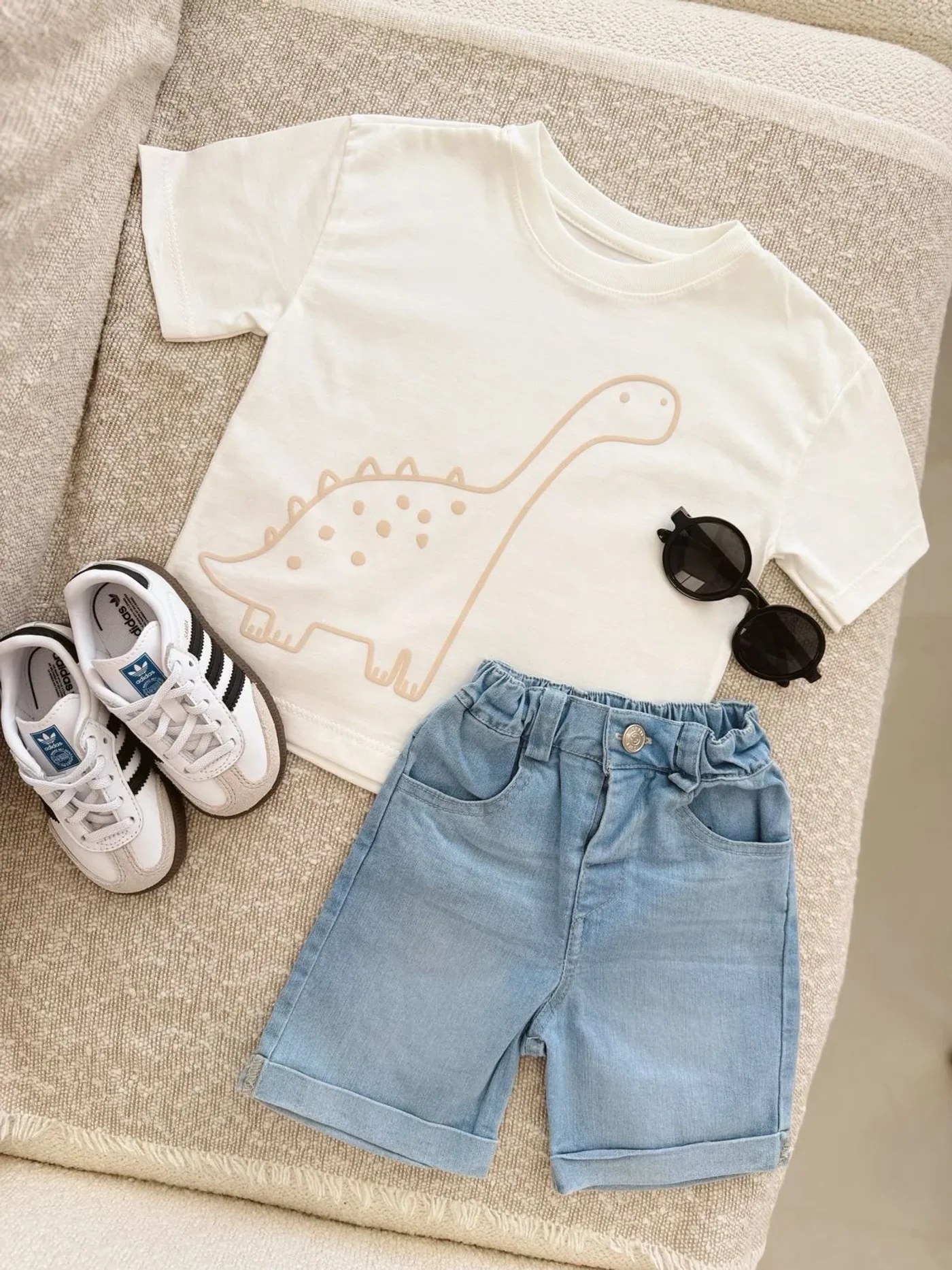 conjunto-dino-short-en-jeasn-y-camisa-blanca_babyrex_01_5220e16a.webp