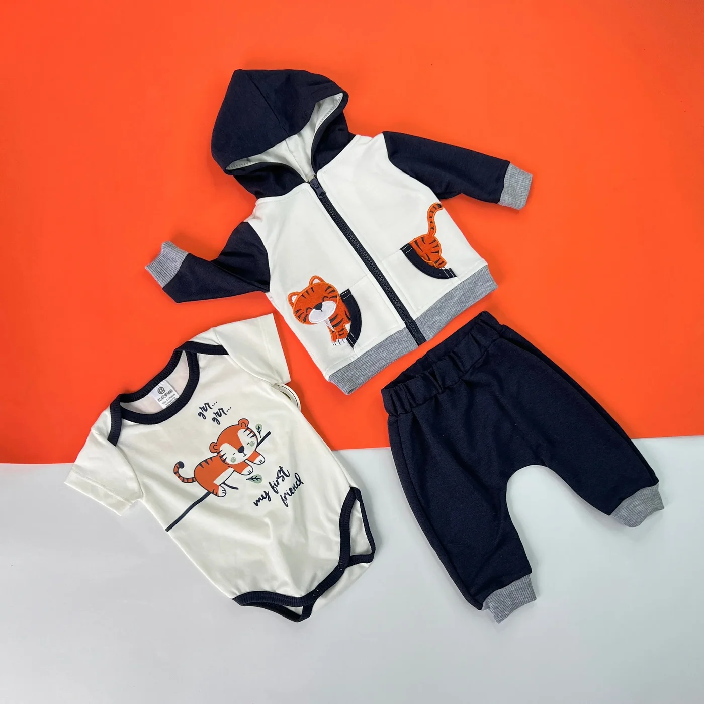 conjunto-de-3-piezas-de-tigre-blanco-con-azul-para-bebe-nino_babyrex_01_55a70c8b.webp