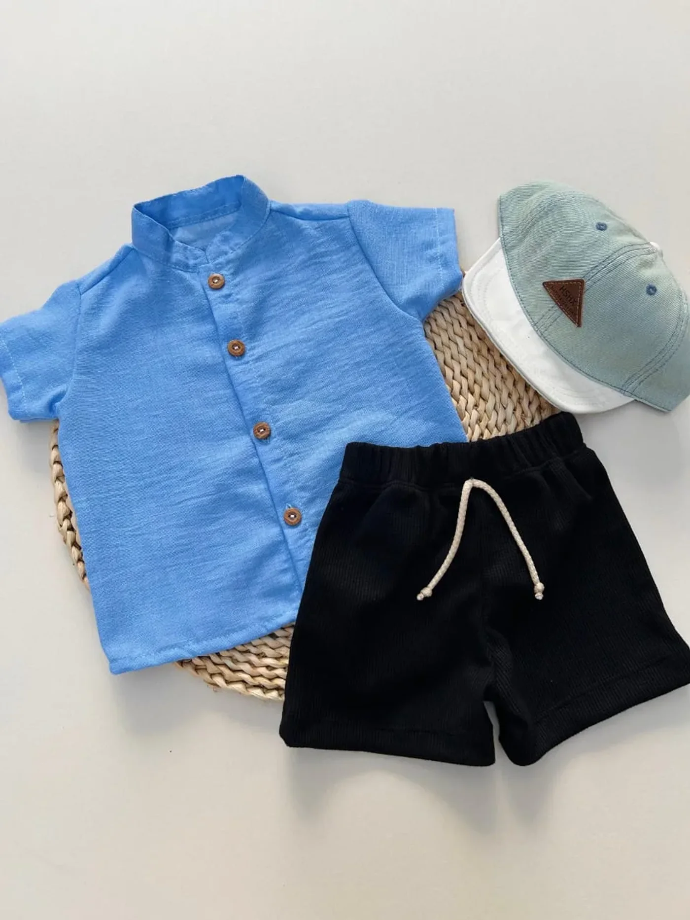 conjunto-camisa-de-botones-azul-y-short-negro_babyrex_01_207a6efd.webp
