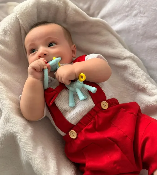 conjunto-de-polo-body-con-braga-y-corbatin-en-rojo-y-azul-para-bebe-nino_babyrex_03_834c407e.webp