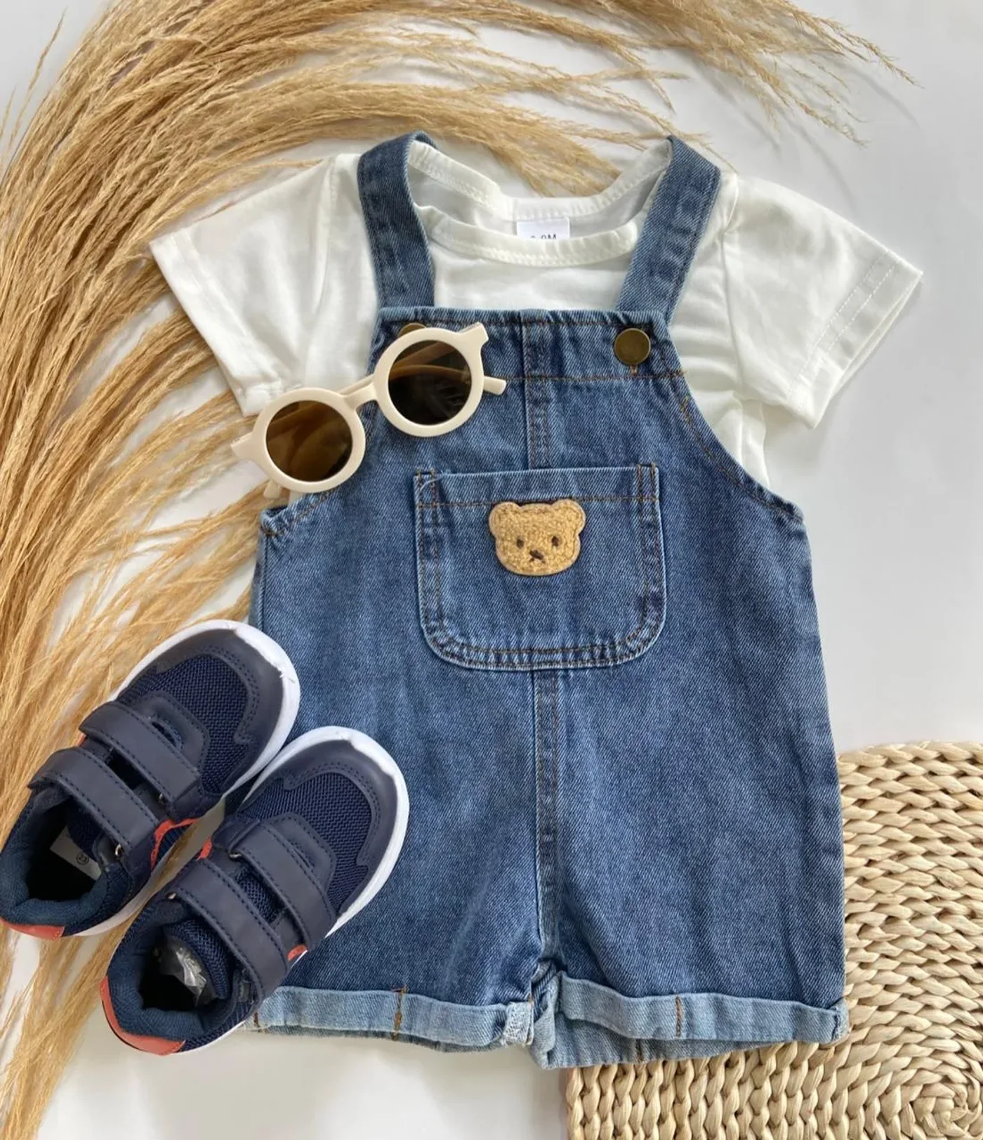 braga-oso-en-jeans-con-camiseta-blanca_babyrex_01_12f6492c.webp