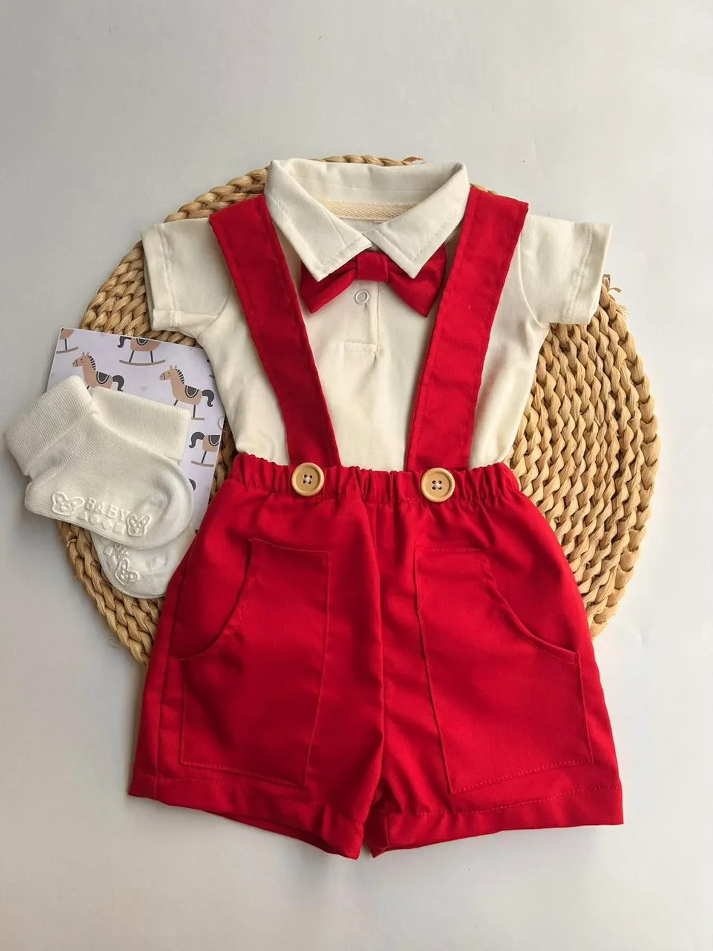 conjunto-de-polo-body-con-braga-y-corbatin-en-rojo-y-azul-para-bebe-nino_babyrex_01_54e06398.webp