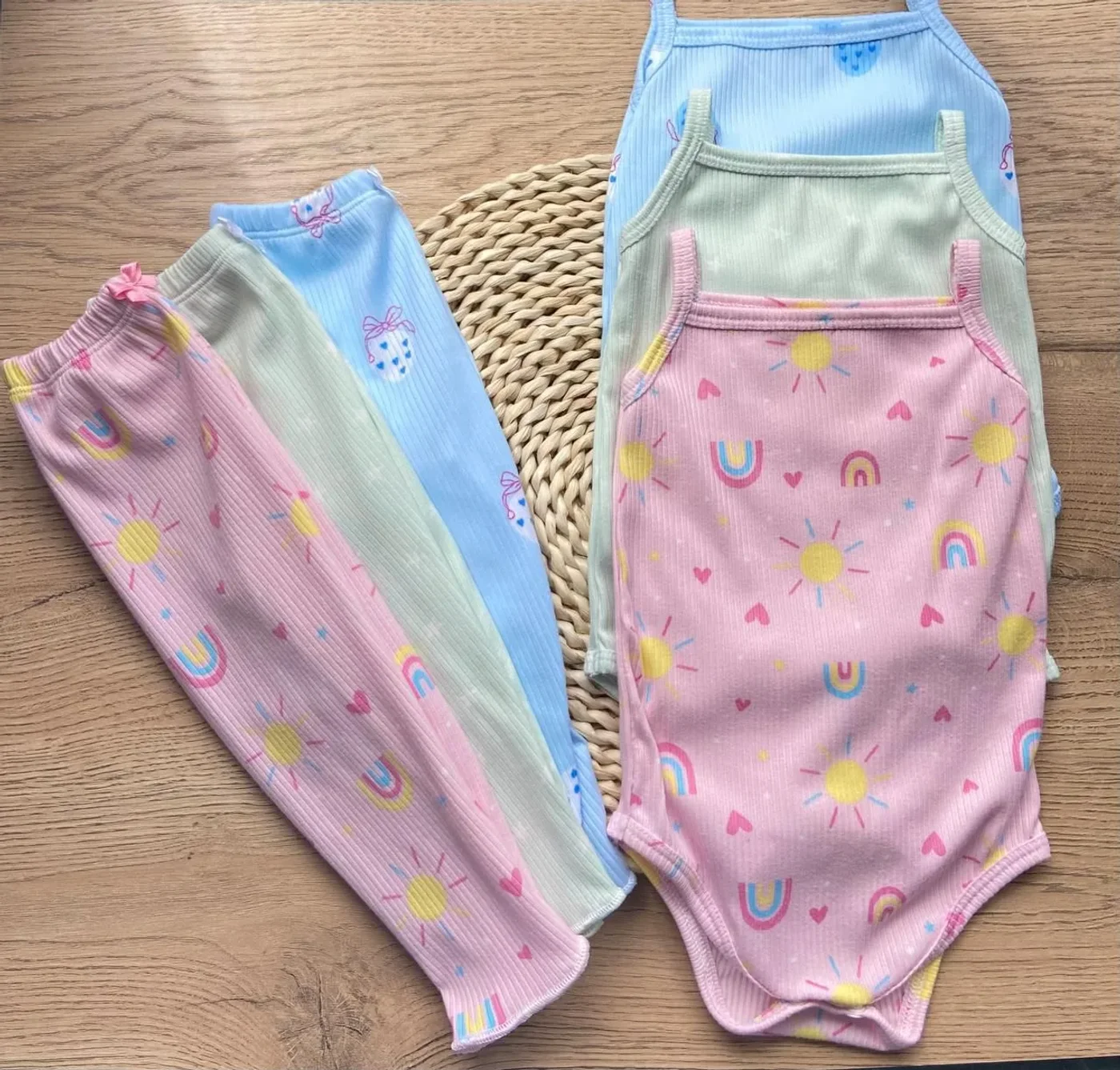 set-multiusos-con-leggins-y-body-de-tiras-estilos-variados_babyrex_01_87bcb110.webp