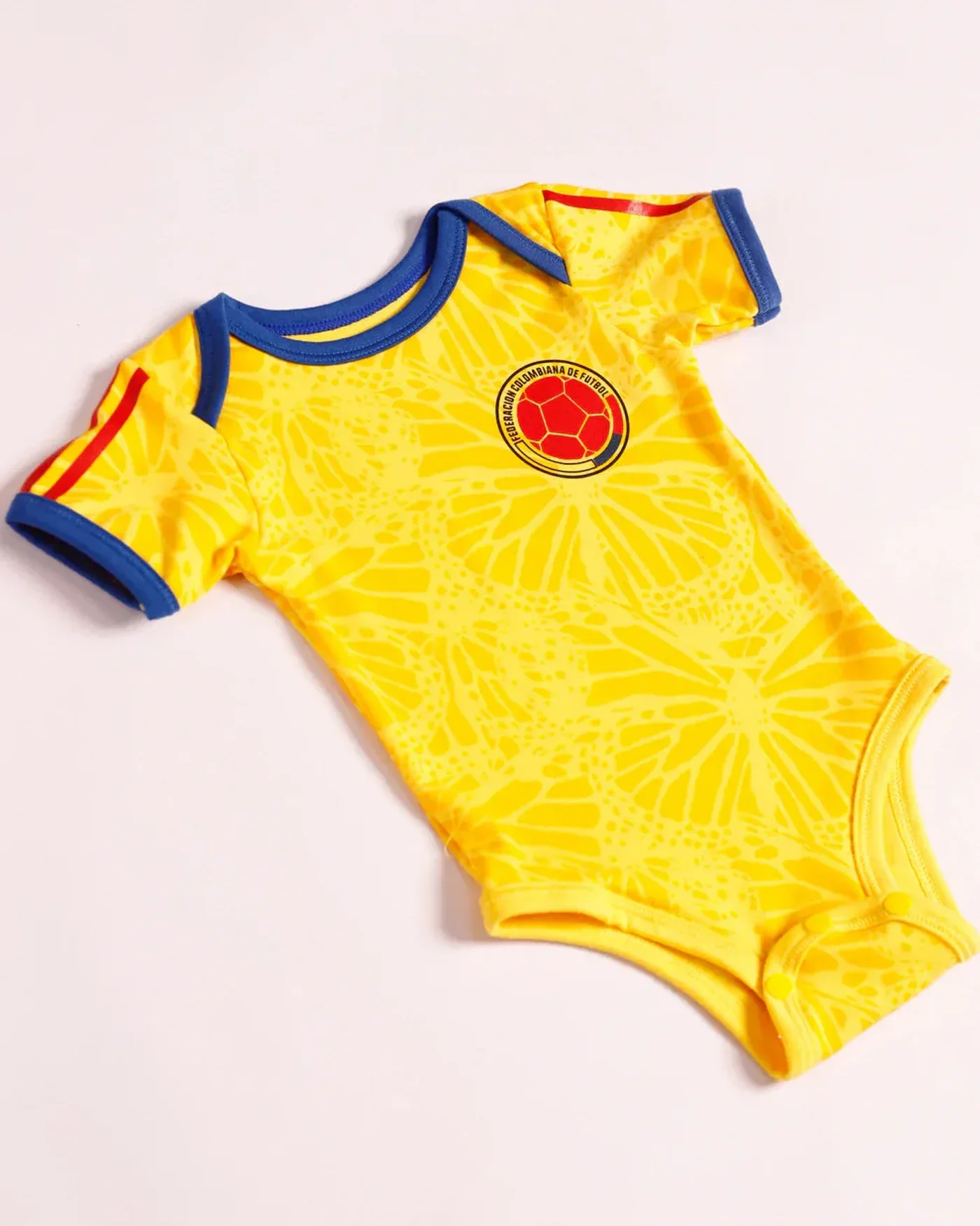 mameluco-o-body-de-la-seleccion-colombia-para-bebe-edicion-realismo-magico_babyrex_01_aa2857bf.webp